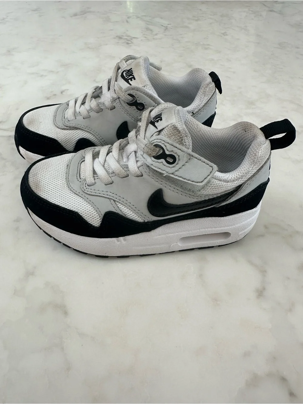 Nike Kids' Air Max 1 EasyOn sneakers. Size 9.5